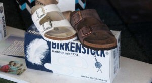 Birkenstock quiere sacar sus 'sandalias' a bolsa en octubre en plena fiebre de 'Barbie'