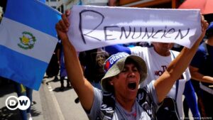 Bloquean vías en Guatemala para exigir la renuncia de Fiscal – DW – 20/09/2023