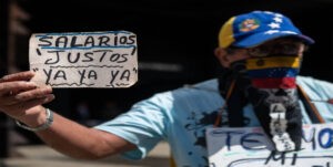 Bolívar: Suspenden el sueldo de 800 maestros por pedir aumento salarial
