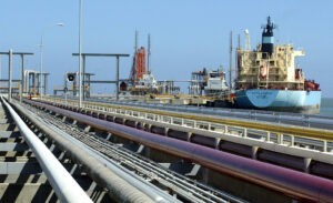 Caen exportaciones de petróleo de Venezuela en agosto en 38%