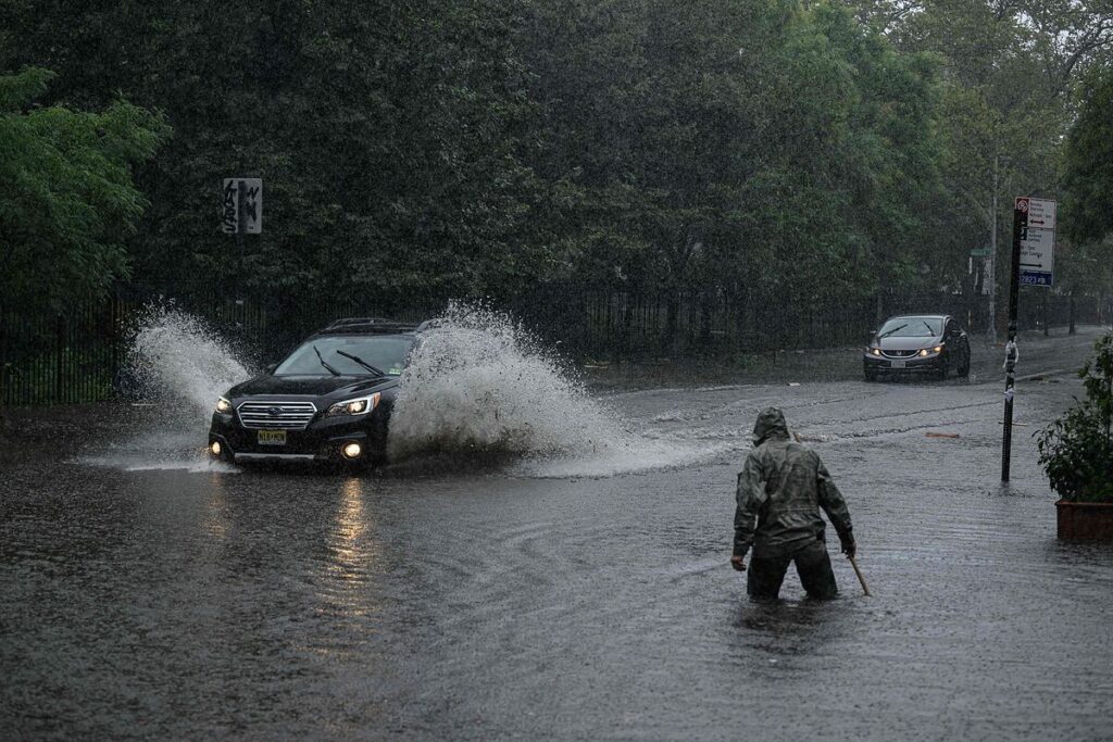 Caos en Nueva York por la intensa lluvia cada: metro interrumpidos, calles convertidas en lagos y carreteras cerradas