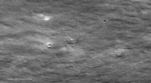 Captan imágenes de nuevo cráter en la luna tras fallida misión rusa