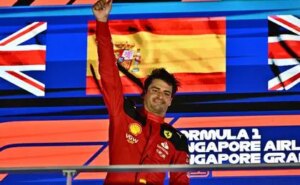 Carlos Sainz le dio la primera victoria de la temporada a Ferrari en Singapur