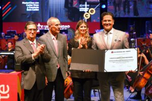 Carlos Vives recibe doctorado honoris causa en Ciencias Sociales en Colombia