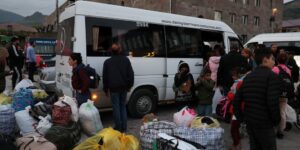 Casi la mitad de la población de Nagorno Karabaj ha escapado a Armenia por miedo a represalias