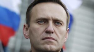 Castigan a Navalni con 12 meses en celda especial