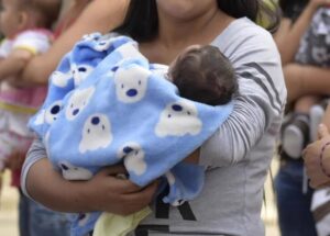 Científicos mexicanos crean leche materna en polvo para alimentar a bebés vulnerables - AlbertoNews