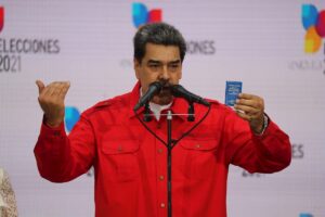 Dataviva: Maduro ganaría las presidenciales en escenarios polarizados