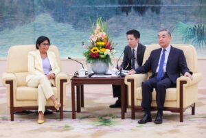 Delcy Rodríguez se reunió con ministro de Relaciones Exteriores de China Wang Yi