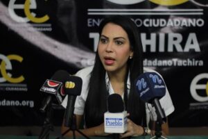Delsa Solórzano pide a la gente evaluar candidaturas