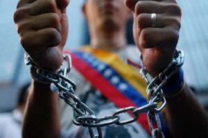 Denuncian que 10 presos políticos fueron condenados a penas de entre 16 y 30 años de prisión en un juicio “ilegal”