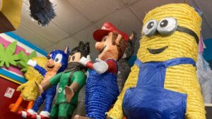 EEUU lanza colección de estampillas en honor a la tradición hispana de las piñatas
