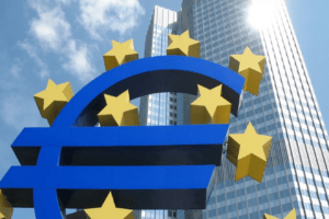 El Banco Europeo eleva la tasa de interés a un nivel histórico golpeado por la alta inflación |
