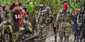 El ELN intercepta un convoy de la Cruz Roja en Colombia y se lleva a 8 personas recién liberadas por las FARC