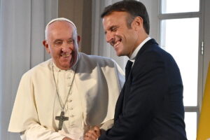 El Papa denuncia el modelo de asimilacin francs, pues "provoca guetos, hostilidad e intolerancia"