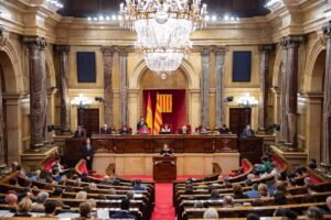 El Parlamento catalán aprueba recurrir la Ley de Vivienda al TC a propuesta de Junts y ERC