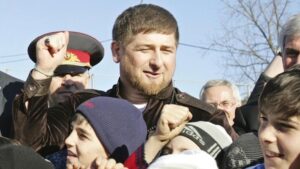 El líder checheno Kadírov desmiente en un vídeo los rumores sobre su mal estado de salud