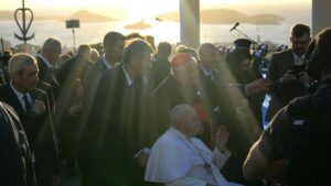 El papa Francisco defiende en Marsella el "deber" de socorrer a los migrantes