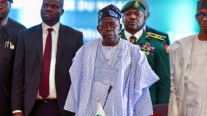 El presidente de Nigeria destituye a todos los embajadores y cónsules en el exterior