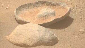 El róver Perseverance capta en Marte una roca con forma de sombrero - AlbertoNews