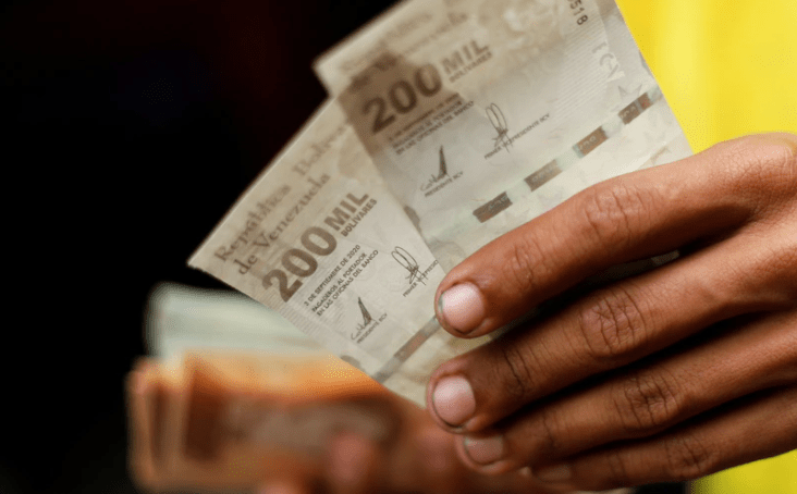 El valor de salario mínimo en Venezuela cayó casi 90% en los últimos 18 meses