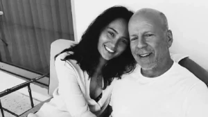 Emma Heming, esposa de Bruce Willis dice que no sabe si el actor es consciente de su padecimiento - AlbertoNews