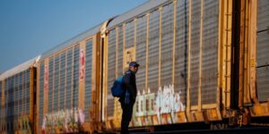 Empresa ferroviaria mexicana suspende el movimiento de 60 trenes ante aumento de migrantes