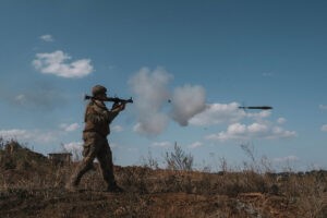 En el entrenamiento extremo de los soldados de Ucrania: "Los viejos manuales ya no sirven para esta guerra"