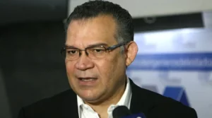 Enrique Márquez pide humildad frente a la “tempestad política” que viene