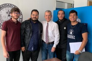 Estudiantes de cuatro universidades se reunieron con el rector Juan Carlos Delpino para solicitarle la inscripción de votantes en el Registro Electoral