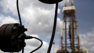 Exportaciones petroleras de Venezuela retroceden 38 % ante menor procesamiento de crudo
