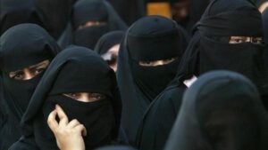 Francia mantiene la prohibición de la abaya en las aulas