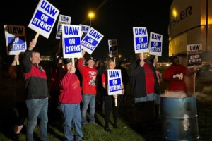 GM, Ford y Stellantis reaccionan a la huelga en EE.UU.: "estamos frustrados y decepcionados"