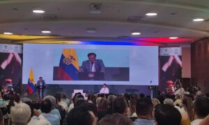 Gustavo Petro habló del acuerdo nacional y la rebaja de penas - Santander - Colombia