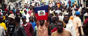 Haitianos piden salida del primer ministro y protestan contra las medidas dominicanas por el canal - AlbertoNews