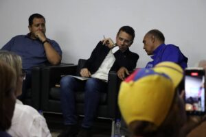 Henrique Capriles llamó a no postergar más el aumento salarial