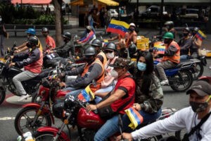 InSight Crime advierte sobre aumento en la actividad de colectivos chavistas conforme se acercan las presidenciales