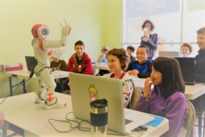 Inteligencia artificial en aulas debe ser para mayores de 13 años