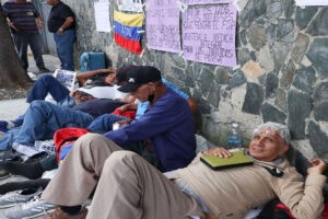 Jubilados petroleros se declaran en huelga de hambre