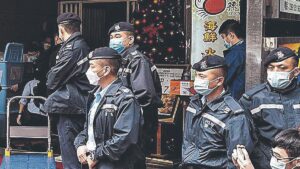 La Policía de Hong Kong detiene a 6.400 personas en una operación contra la mafia china
