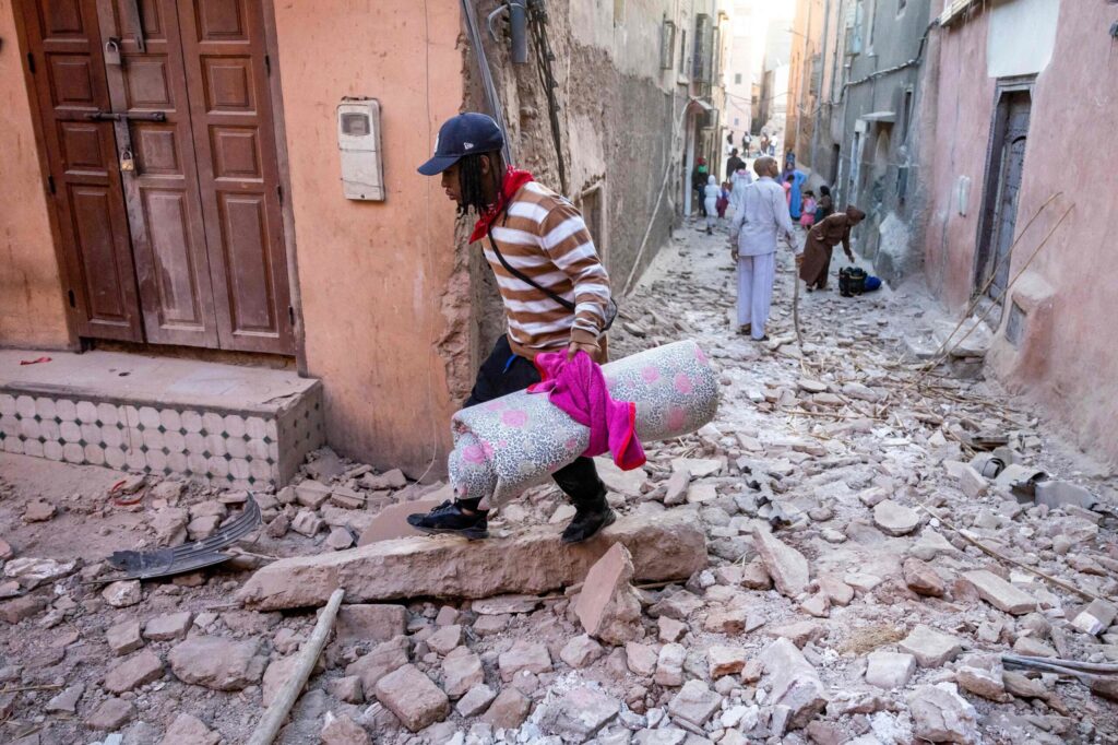 La cifra de muertos tras el poderoso terremoto que golpeó el centro de Marruecos ascendió a más de 630 - AlbertoNews