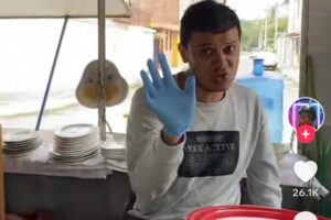 La curiosa técnica de un venezolano para ‘romperla’ vendiendo ceviche en Perú