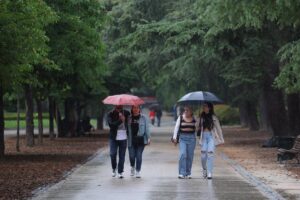 La llegada de una DANA a España este viernes traerá lluvias y las máximas no superarán los 25ºC
