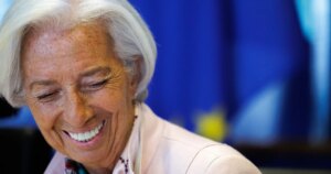 Lagarde (BCE) mantiene que los tipos seguirán altos "tanto tiempo como sea necesario"