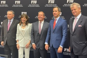 Las materias que dictará Guaidó en una universidad de Miami se centran en cómo “rescatar la democracia y resistir una dictadura”