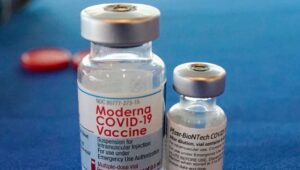 Las nuevas vacunas contra la covid-19 de Moderna y Pfizer/BioNTech, recomendadas en EE.UU. para todos los mayores de 6 meses - AlbertoNews