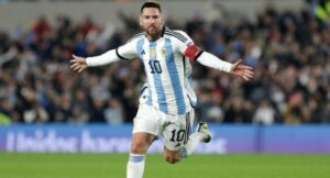 Lionel Messi gol de tiro libre con Argentina vs. Ecuador en Eliminatorias