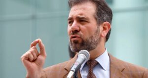 Lorenzo Córdova critica a Morena y Frente Amplio: “Vivimos un acto de simulación y precampañas anticipadas”