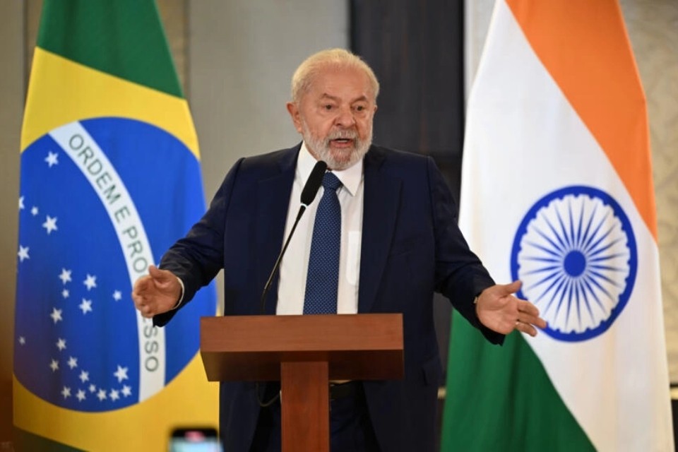 Lula da marcha atrás y dice que justicia decidirá el arresto de Putin si va a Brasil