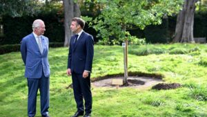 Macron despliega los fastos de París y Versalles para el rey Carlos III